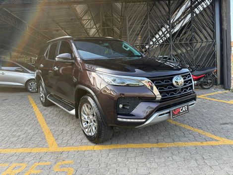 Toyota Hilux SW4 SRX 4x4 2.8 TDI 16V Dies. Aut.