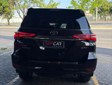 Toyota Hilux SW4 SRX 4x4 2.8 TDI 16V Dies. Aut.