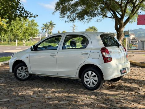Toyota ETIOS X 1.3 Flex 16V 5p Aut.