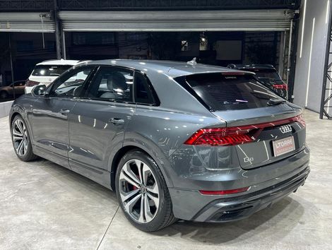 Audi Q8 Perf.Black 3.0 TFSI Quat. S-tr/(Híb.)