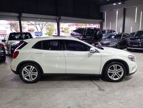 Mercedes GLA 200 Vis. Black Ed. 1.6 TB 16V  Aut.