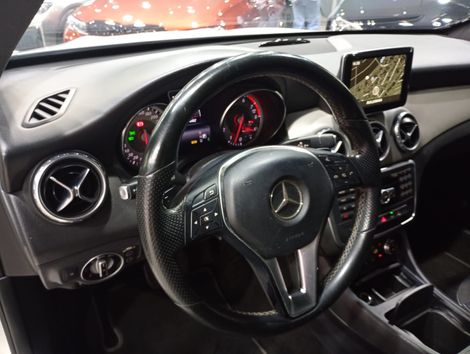 Mercedes GLA 200 Vis. Black Ed. 1.6 TB 16V  Aut.