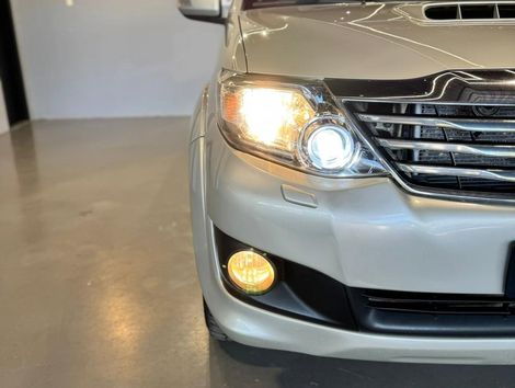 Toyota Hilux SW4 SRV D4-D 4x4 3.0 TDI Dies. Aut