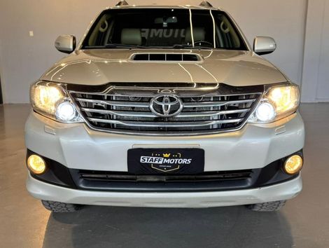 Toyota Hilux SW4 SRV D4-D 4x4 3.0 TDI Dies. Aut