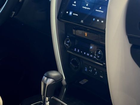 Toyota Hilux SW4 Diamond 2.8 TB 4x4 Die. Aut.