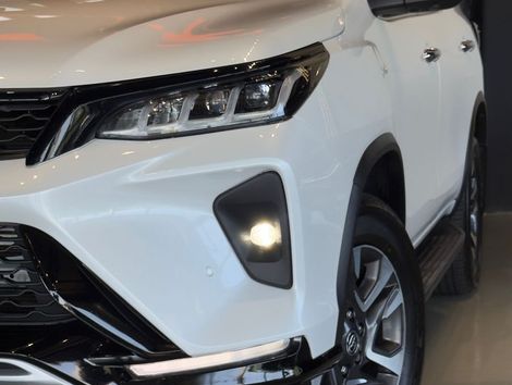 Toyota Hilux SW4 Diamond 2.8 TB 4x4 Die. Aut.