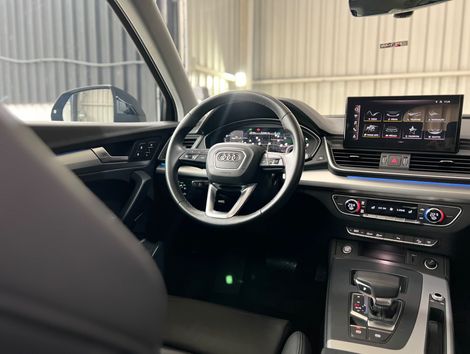 Audi Q5 S-Line Black 2.0 TFSI Quat. S-Tronic