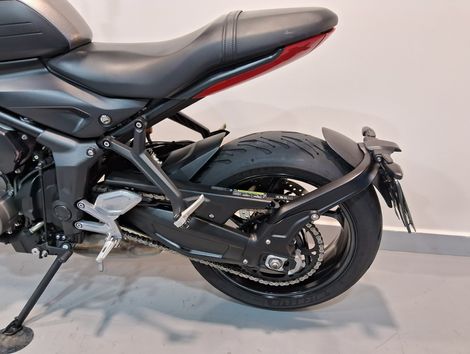 TRIUMPH TRIDENT 660