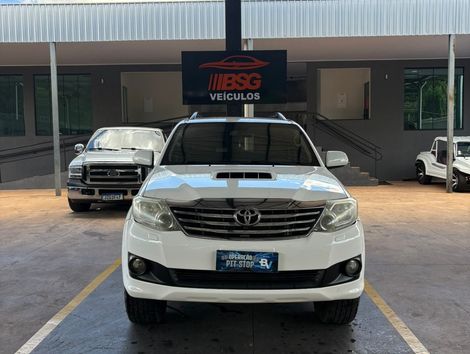 Toyota Hilux SW4 SRV D4-D 4x4 3.0 TDI Dies. Aut