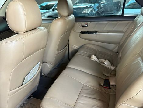 Toyota Hilux SW4 SRV D4-D 4x4 3.0 TDI Dies. Aut