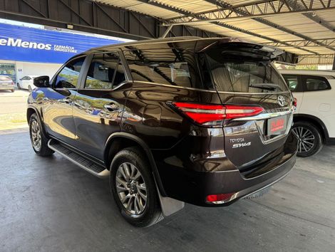 Toyota Hilux SW4 SRX 4x4 2.8 TDI 16V Dies. Aut.