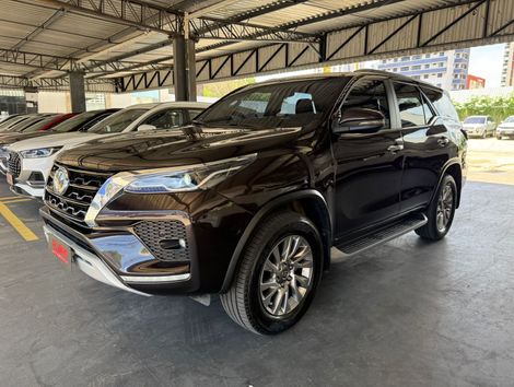 Toyota Hilux SW4 SRX 4x4 2.8 TDI 16V Dies. Aut.