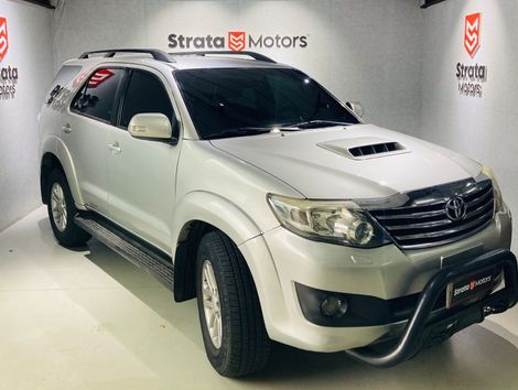 Toyota Hilux SW4 SRV D4-D 4x4 3.0 TDI Dies. Aut