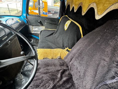 MERCEDES-BENZ L-1113 3-Eixos 2p (diesel)