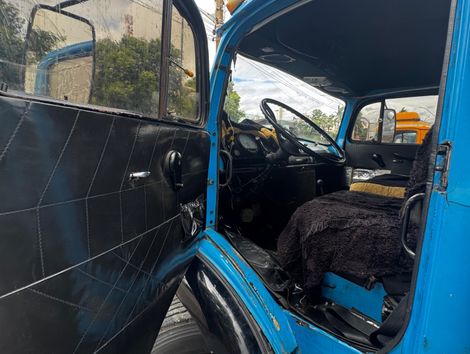 MERCEDES-BENZ L-1113 3-Eixos 2p (diesel)