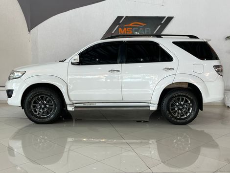 Toyota Hilux SW4 SR 4x2 2.7/2.7 Flex 16V Mec.