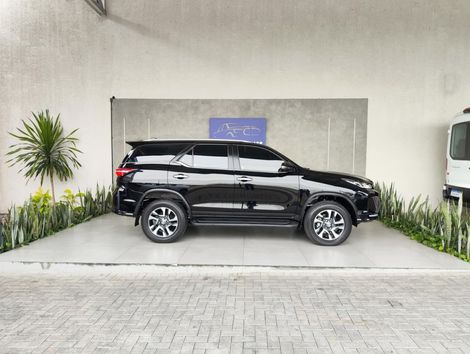 Toyota Hilux SW4 Diamond 2.8 TB 4x4 Die. Aut.