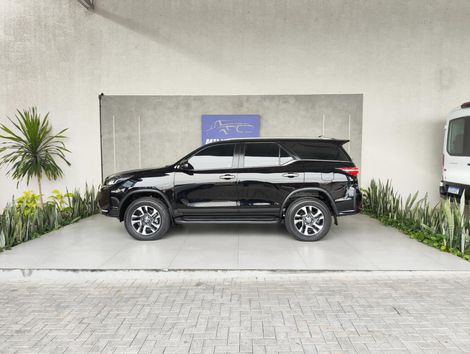 Toyota Hilux SW4 Diamond 2.8 TB 4x4 Die. Aut.