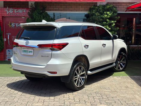 Toyota Hilux SW4 SRX Diamo. 4x4 2.8 TB Die Aut.