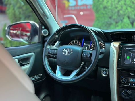 Toyota Hilux SW4 SRX Diamo. 4x4 2.8 TB Die Aut.