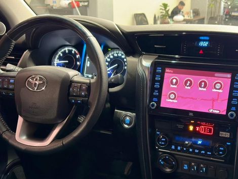 Toyota Hilux SW4 SRX 4x4 2.8 TDI 16V Dies. Aut.