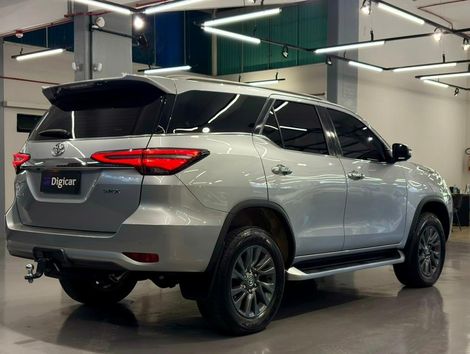 Toyota Hilux SW4 SRX 4x4 2.8 TDI 16V Dies. Aut.