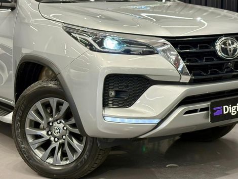 Toyota Hilux SW4 SRX 4x4 2.8 TDI 16V Dies. Aut.