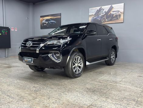 Toyota Hilux SW4 SRX 4x4 2.8 TDI 16V Dies. Aut.