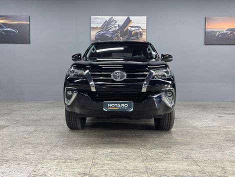 Toyota Hilux SW4 SRX 4x4 2.8 TDI 16V Dies. Aut.