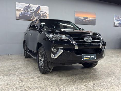 Toyota Hilux SW4 SRX 4x4 2.8 TDI 16V Dies. Aut.