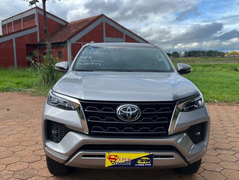 Toyota Hilux SW4 SRX 4x4 2.8 TDI 16V Dies. Aut.