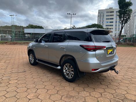 Toyota Hilux SW4 SRX 4x4 2.8 TDI 16V Dies. Aut.