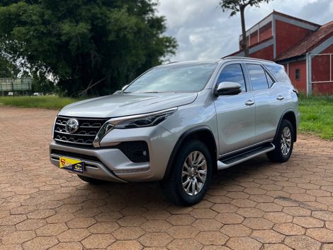 Toyota Hilux SW4 SRX 4x4 2.8 TDI 16V Dies. Aut.