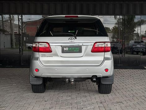 Toyota Hilux SW4 SRV D4-D 4x4 3.0 TDI Dies. Aut