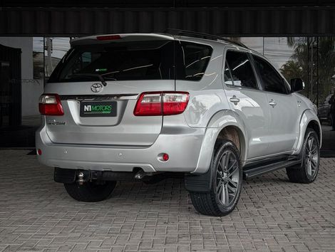 Toyota Hilux SW4 SRV D4-D 4x4 3.0 TDI Dies. Aut