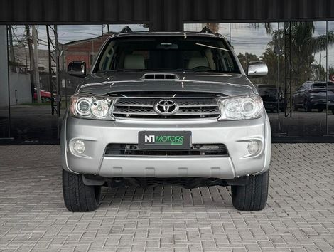 Toyota Hilux SW4 SRV D4-D 4x4 3.0 TDI Dies. Aut