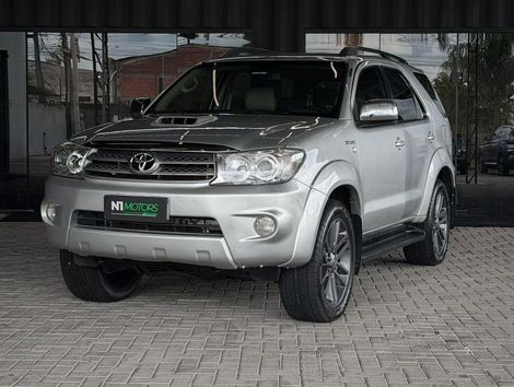 Toyota Hilux SW4 SRV D4-D 4x4 3.0 TDI Dies. Aut