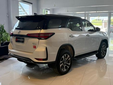 Toyota Hilux SW4 SRX Plat. 4x4 2.8 TB Die. Aut.