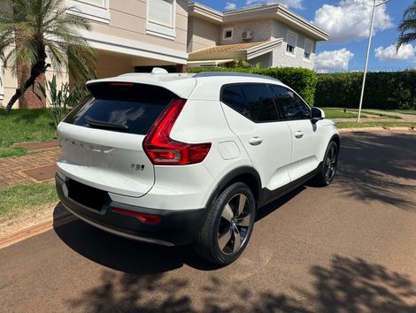 Volvo XC 40 T-5 MOMENTUM 2.0 252cv AWD