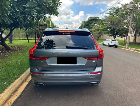  2.0 T8 Hybrid Momentum AWD Geartronic