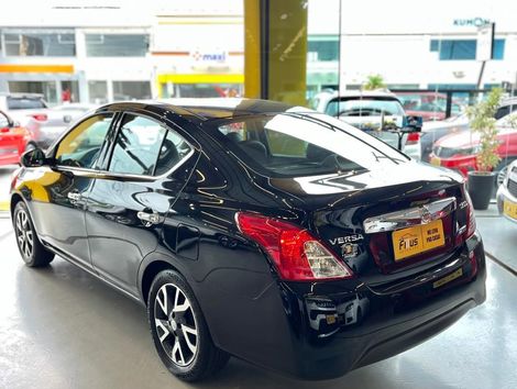 Nissan VERSA SL 1.6 16V FlexStart 4p Aut.