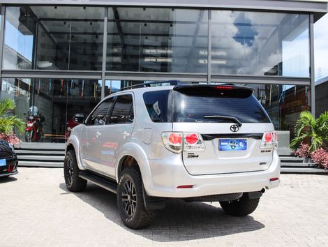 Toyota Hilux SW4 SRV D4-D 4x4 3.0 TDI Dies. Aut