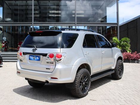 Toyota Hilux SW4 SRV D4-D 4x4 3.0 TDI Dies. Aut