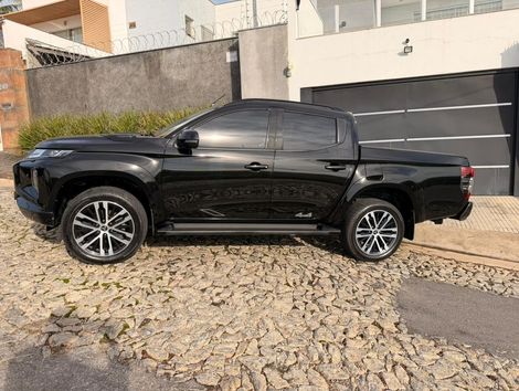 Mitsubishi L200 Tri. S.Urban HPE-S 2.4 4x4 Die. Aut