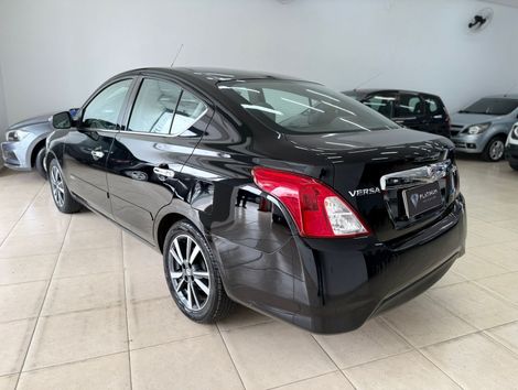 Nissan VERSA SL 1.6 16V FlexStart 4p Aut.