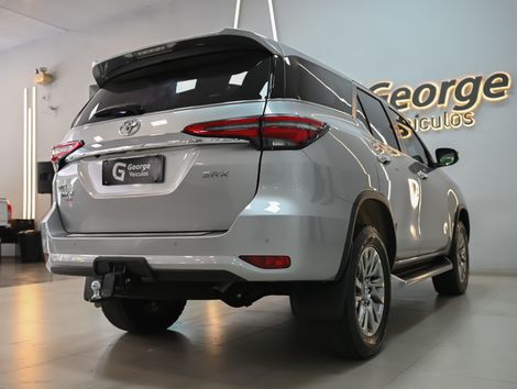 Toyota Hilux SW4 SRX 4x4 2.8 TDI 16V Dies. Aut.