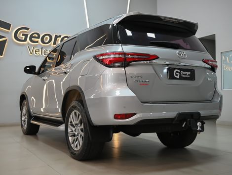 Toyota Hilux SW4 SRX 4x4 2.8 TDI 16V Dies. Aut.