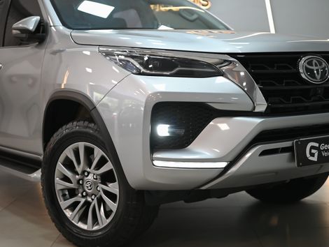 Toyota Hilux SW4 SRX 4x4 2.8 TDI 16V Dies. Aut.