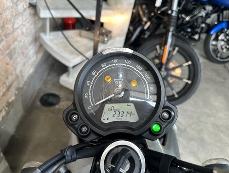 TRIUMPH STREET  TWIN 900cc