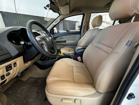 Toyota Hilux SW4 SRV D4-D 4x4 3.0 TDI Dies. Aut